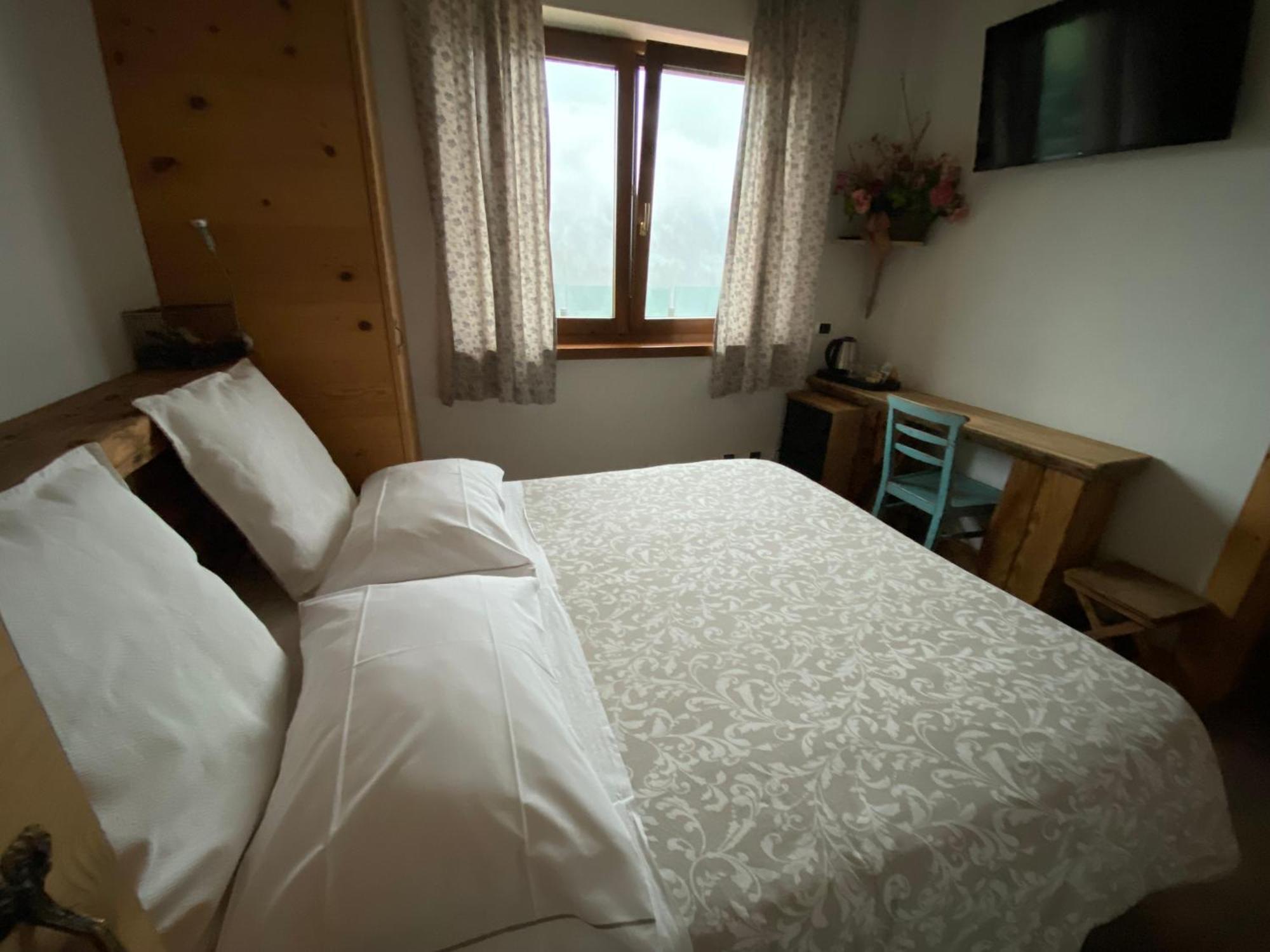 Fra Rose E Mughi Bed & Breakfast Domegge di Cadore Luaran gambar